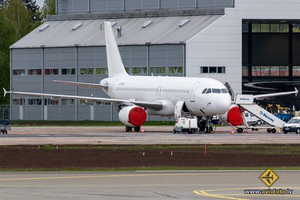 Airbus A320-214